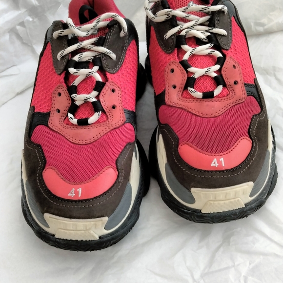 Balenciaga Triple S for Men Size 8 Authentic - Picture 16 of 16